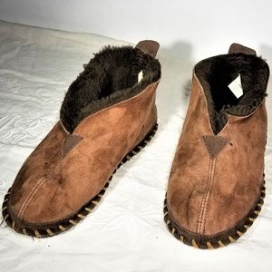 cabelas moccasin slippers